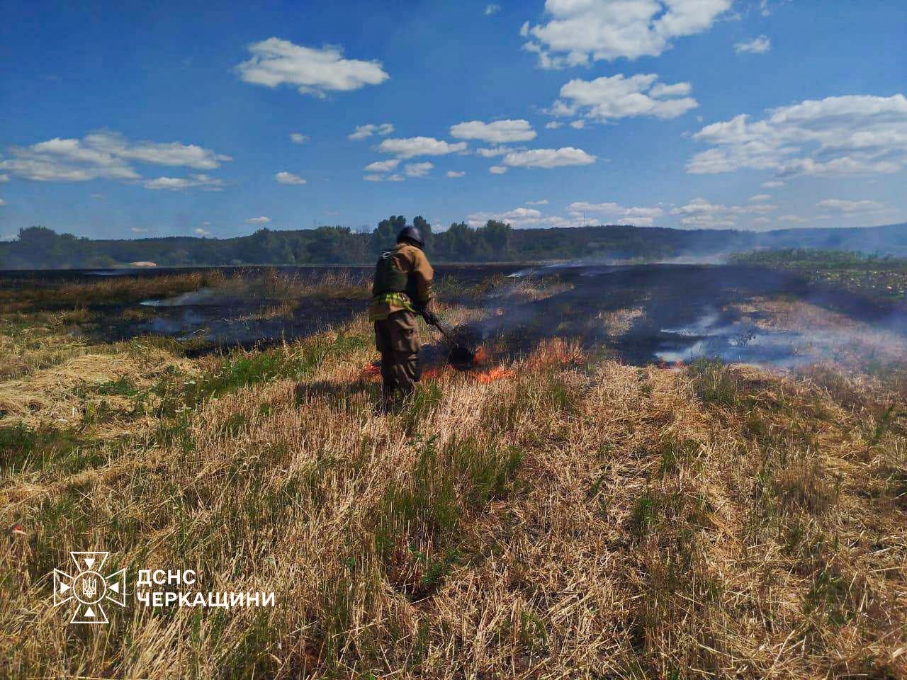 Недопалки та дитячі пустощі: 29 пожеж зафіксували на Черкащині за добу