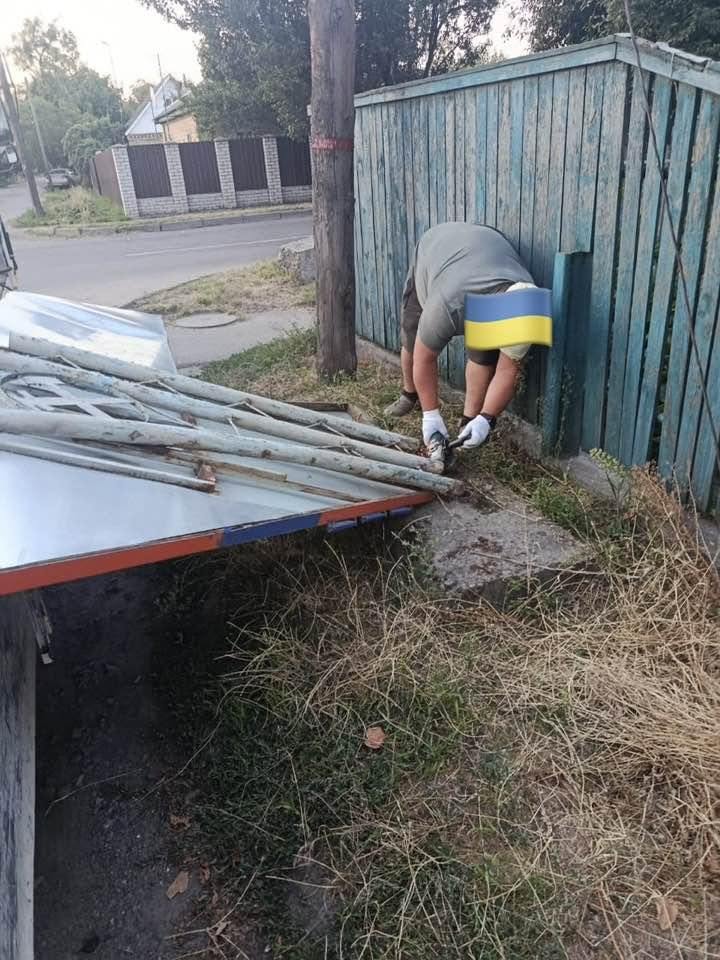 У Черкасах демонтують незаконно встановлені рекламні вивіски