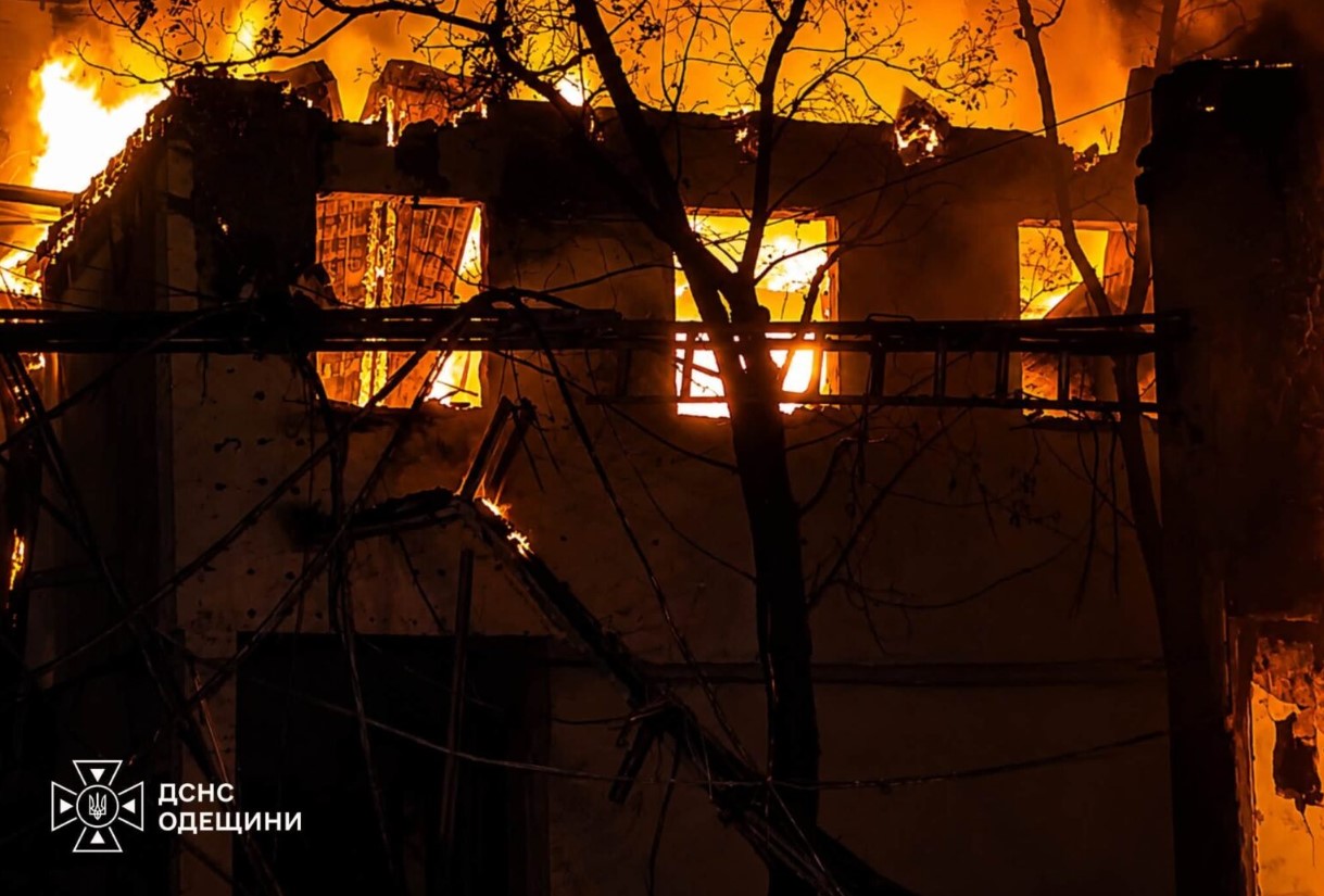 Будівлю взуттєвої фабрики зруйнували дрони в Одеській області