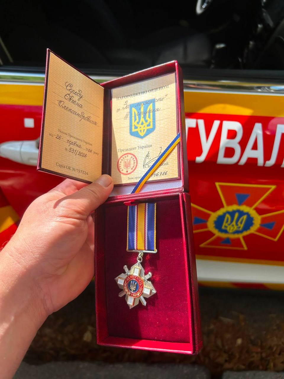 Зеленський нагородив орденом «За мужність» III ступеня рятувальника зі Сміли