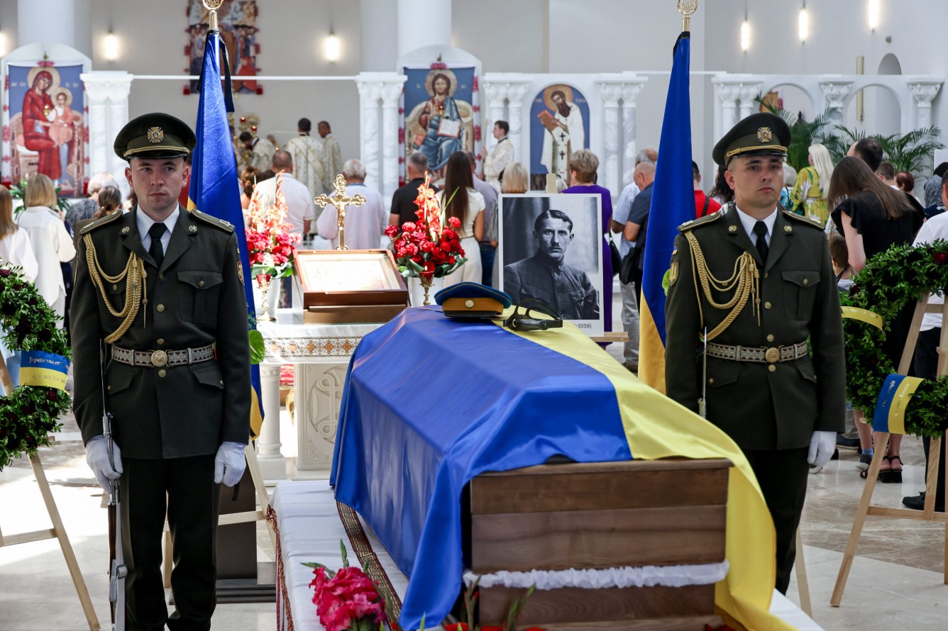 Пластуни Київщини та колектив Боярського ліцею долучилися до церемонії прощання з полковником Коновальцем