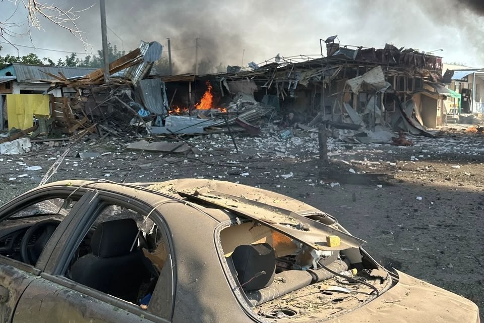 Російська ракета прилетіла на перехрестя у Печенігах – 10 загиблих. Фото - фото 2