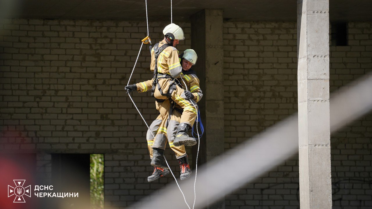 У Черкасах рятувальники відпрацювали дії під час руйнування будівель - фото 3