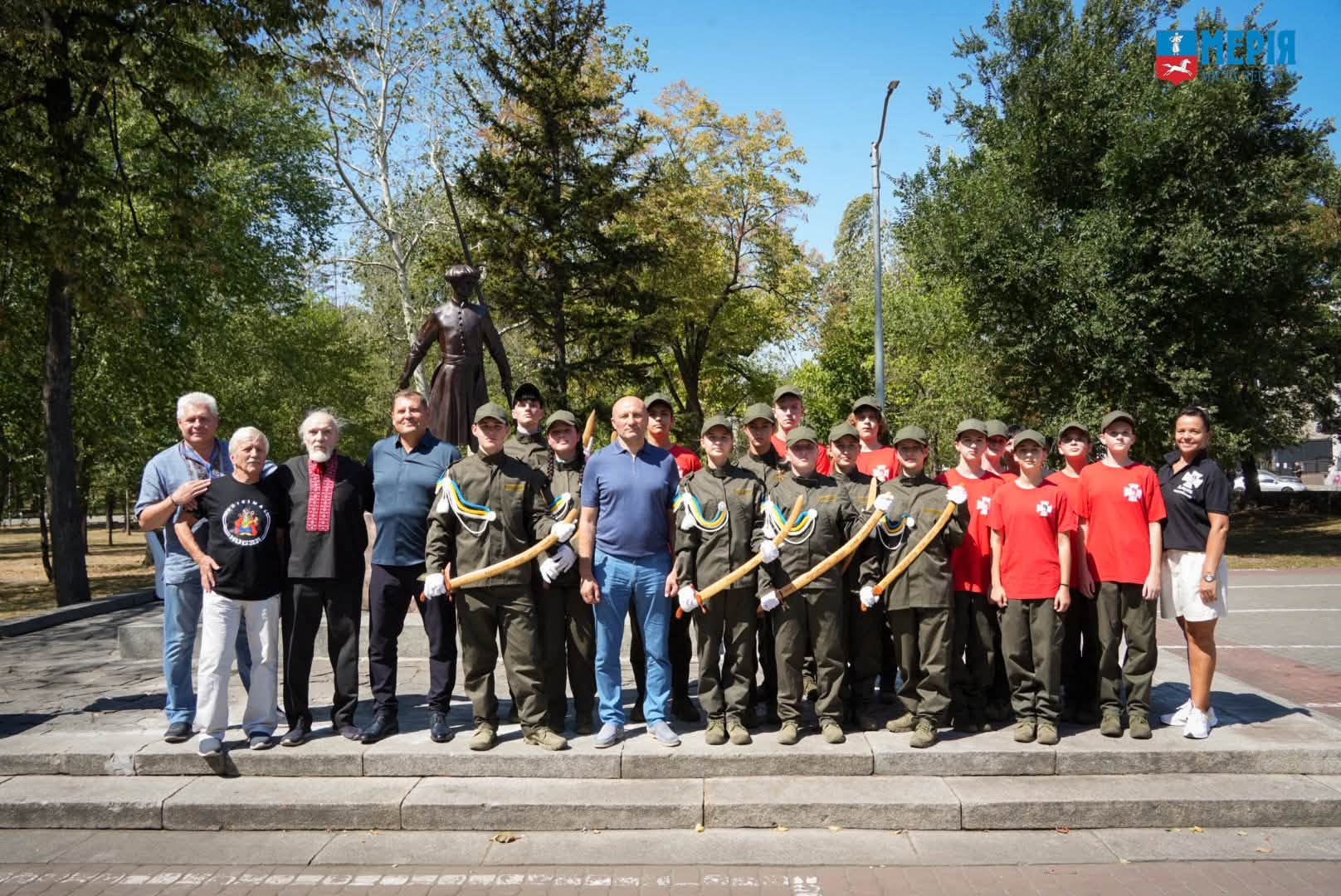 У Черкасах відкрили скульптуру «Джура» - фото 3