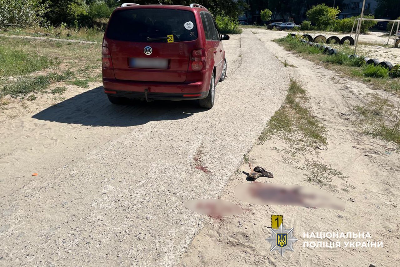 У Каневі водій збив пенсіонерку, здаючи назад