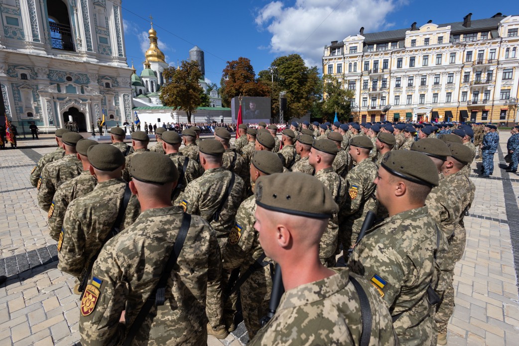 Президент вручив найвищі державні нагороди військовим і цивільним українцям та українкам