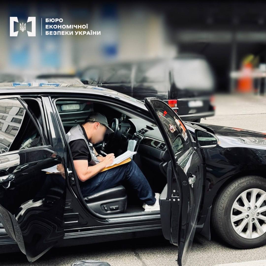 Фіктивні компанії та мільйони чорної готівки: БЕБ викрило масштабний конвертаційний центр на Київщині