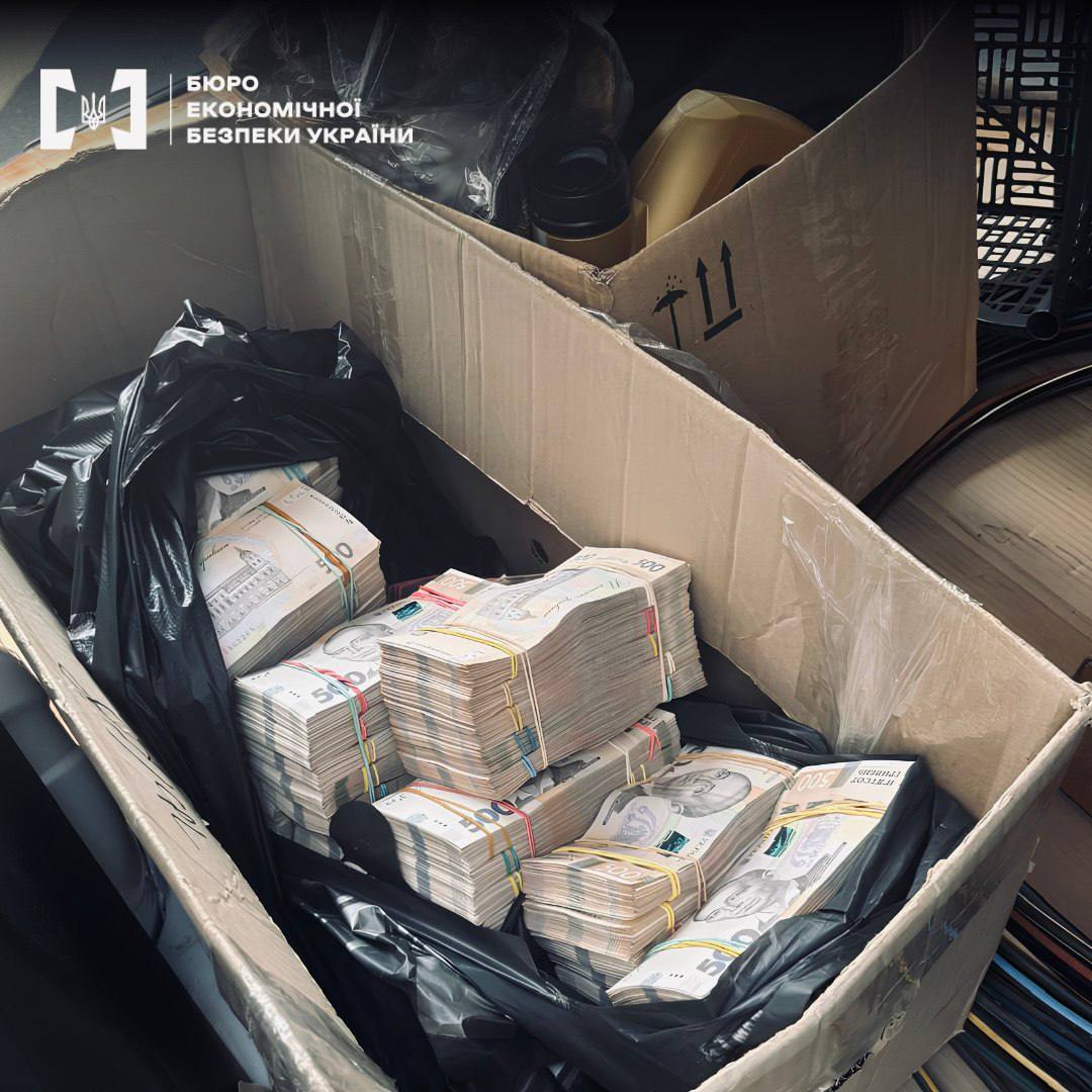 Фіктивні компанії та мільйони чорної готівки: БЕБ викрило масштабний конвертаційний центр на Київщині - фото 4