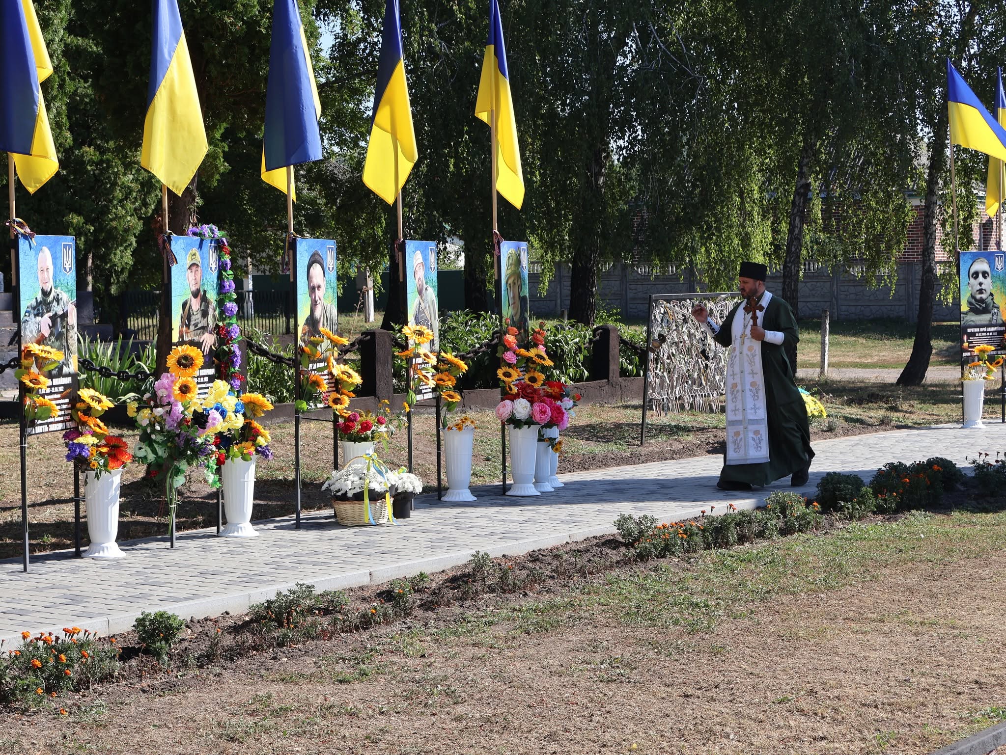 У громаді на Черкащині відкрили меморіальні дошки загиблим воїнам - фото 4