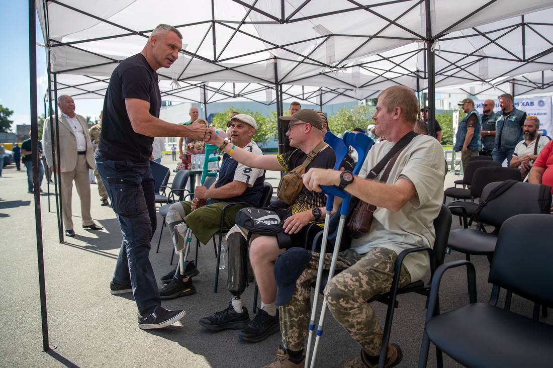 У Києві відкрили спеціалізовану автошколу для ветеранів та ветеранок з інвалідністю - фото 3