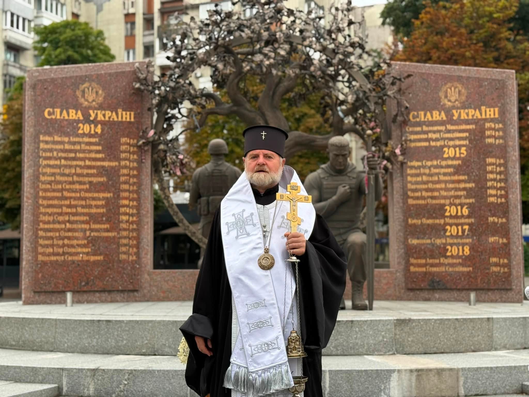 У Черкасах на площі молилися за полеглих Героїв. Фото