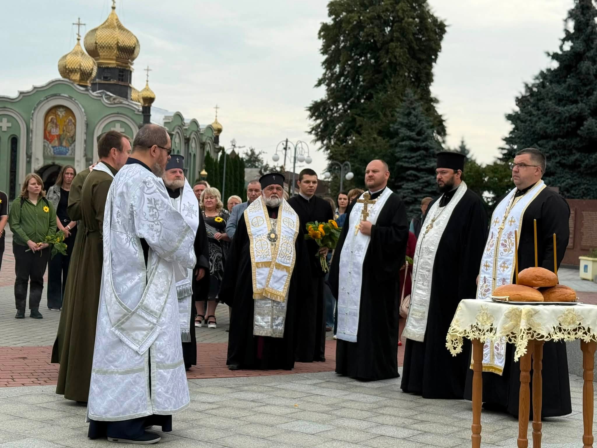 У Черкасах на площі молилися за полеглих Героїв. Фото - фото 2