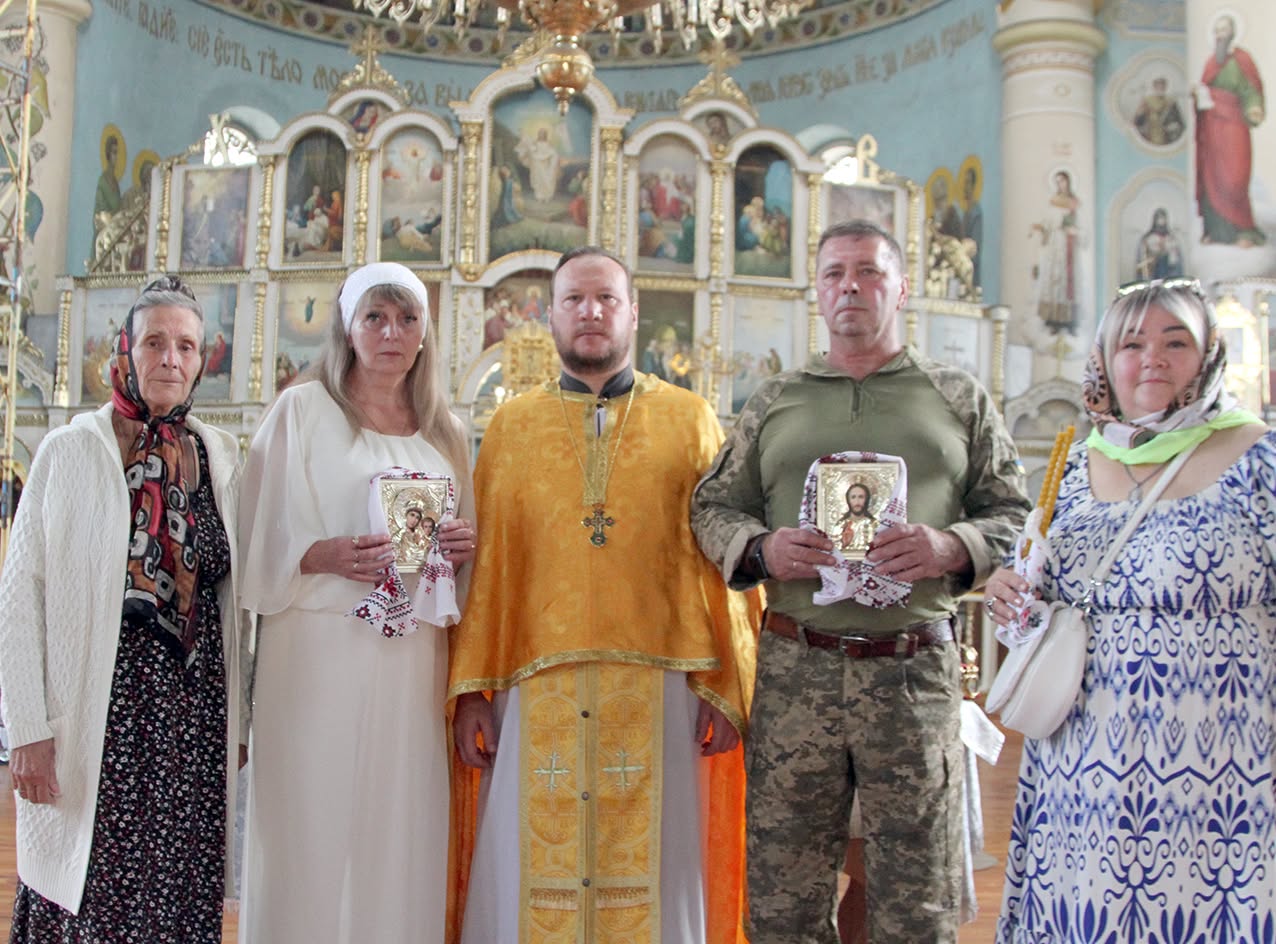 Два дні на вінчання – і знову на фронт. У Смілі провели таїнство для сім’ї військового