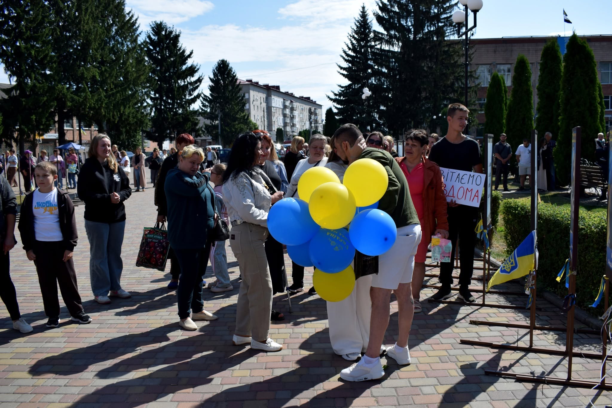 Матроса Андрія Мурзака, який повернувся з полону, зустріли на Черкащині - фото 2