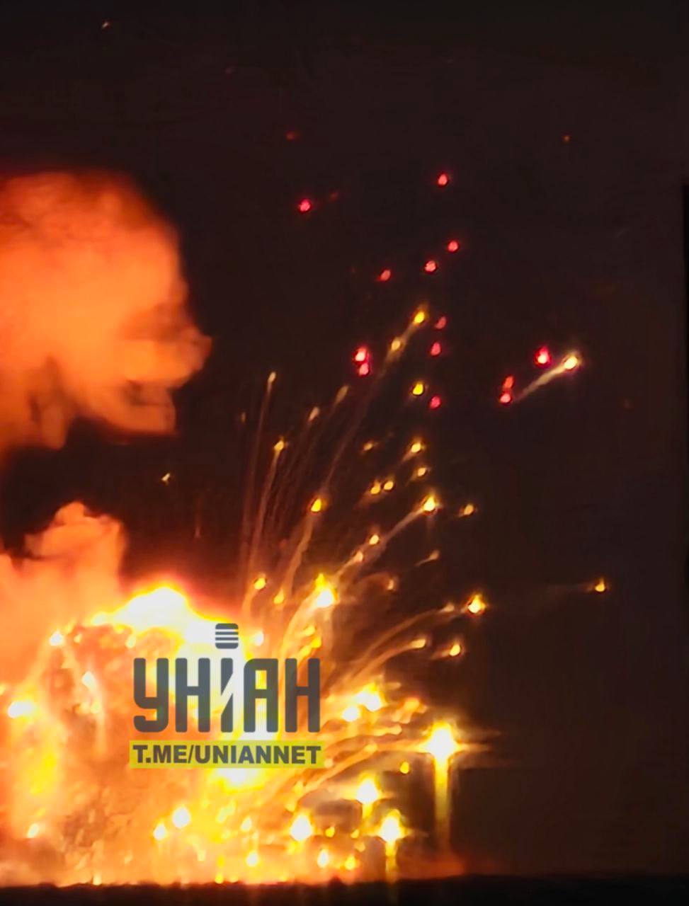 Під Києвом лунають вибухи. Рух по Житомирській трасі ускладнено - фото 2
