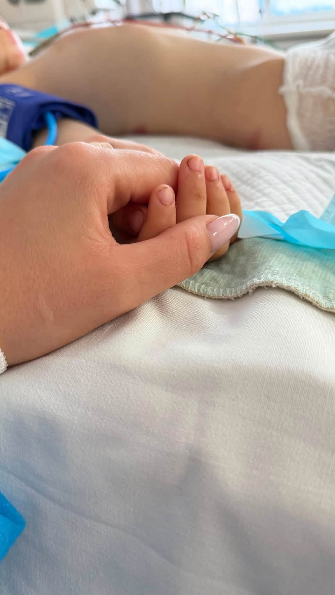 В Охматдиті врятували дівчинку після тяжкої ДТП: дитина 10 днів провела в реанімації - фото 3