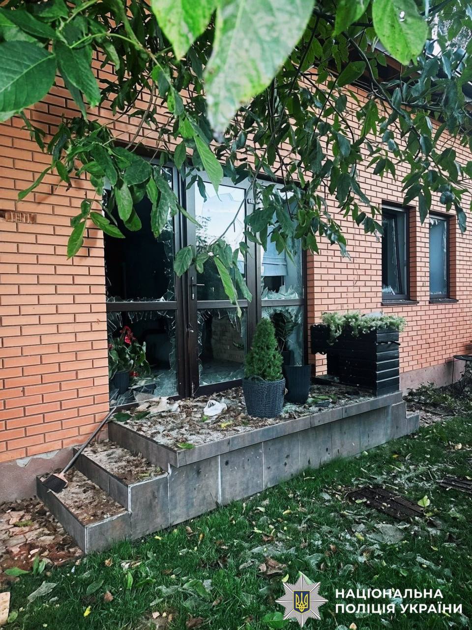 Двоє постраждалих, пошкоджені склади й будинки: наслідки ранкової атаки рф на Київщину