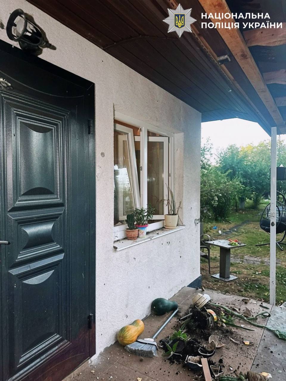 Двоє постраждалих, пошкоджені склади й будинки: наслідки ранкової атаки рф на Київщину - фото 3