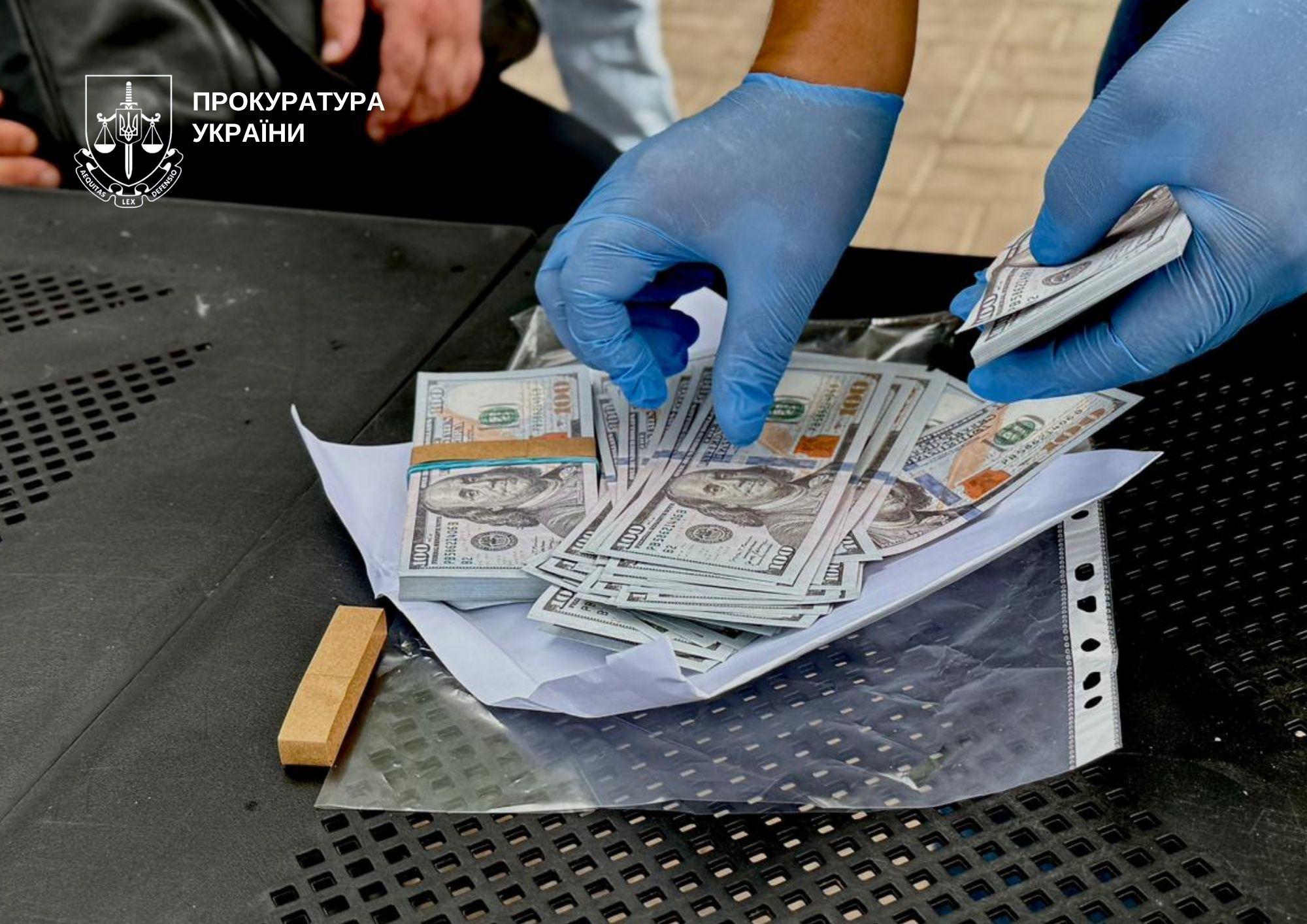 Обіцяв фіктивну інвалідність за 20 тисяч доларів: у Києві затримали колишнього міліціонера - фото 2