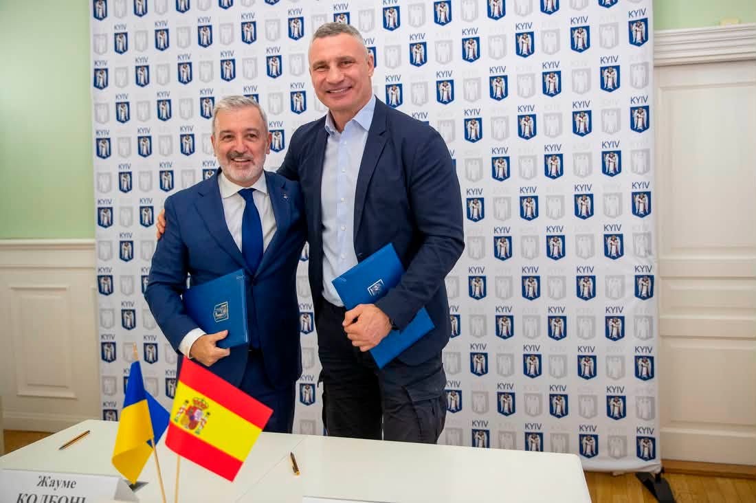 Барселона передала Києву ще два пожежні автомобілі - фото 2