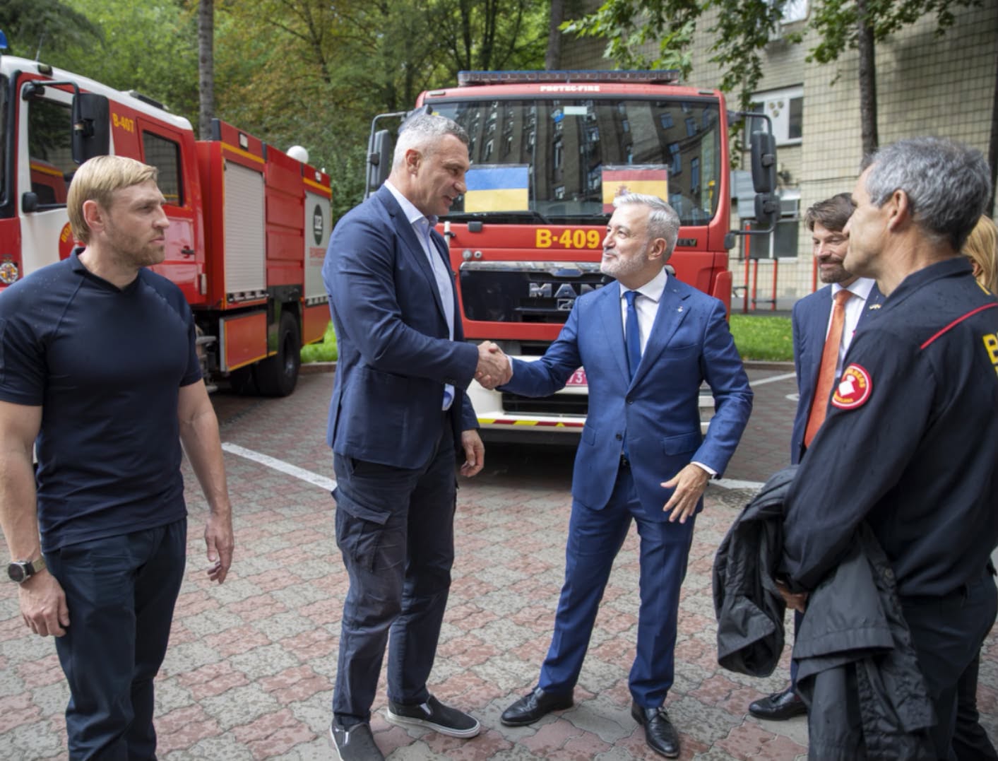 Барселона передала Києву ще два пожежні автомобілі - фото 3