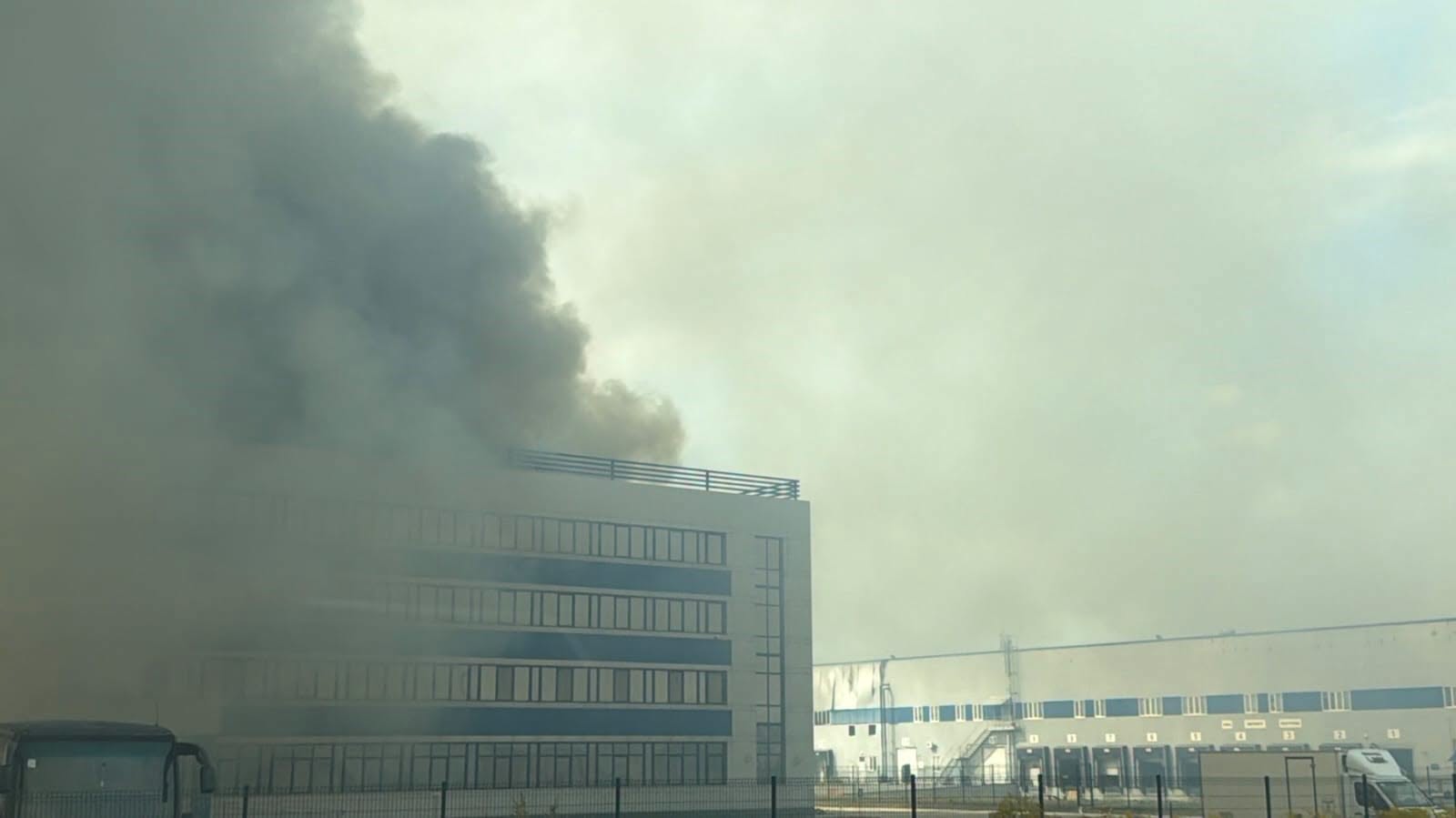 Російські окупанти атакували одразу три склади із лікарськими засобами - фото 3