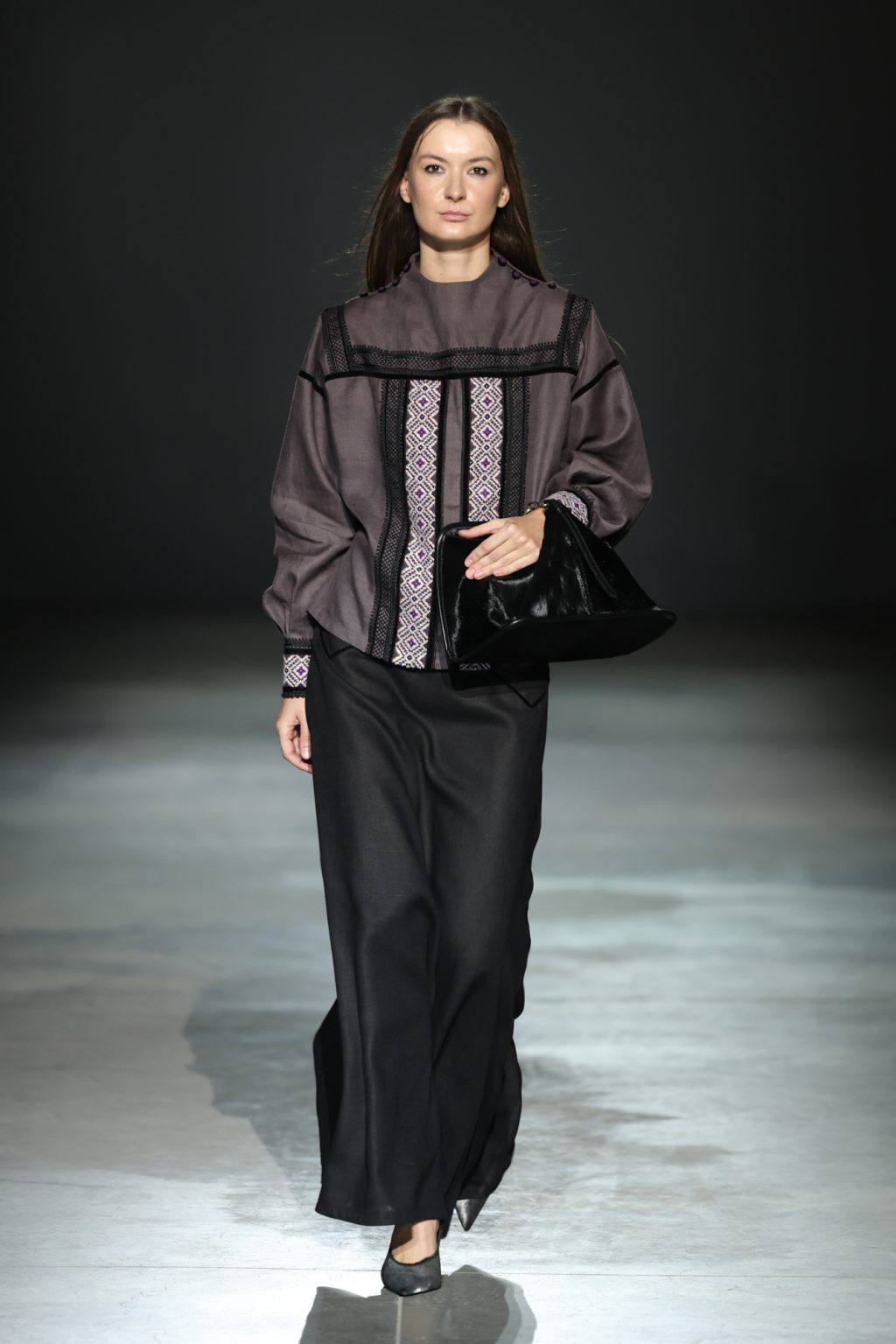 Ukrainian Fashion Week у Києві: ветерани на подіумі, показ в укритті та 50 українських брендів