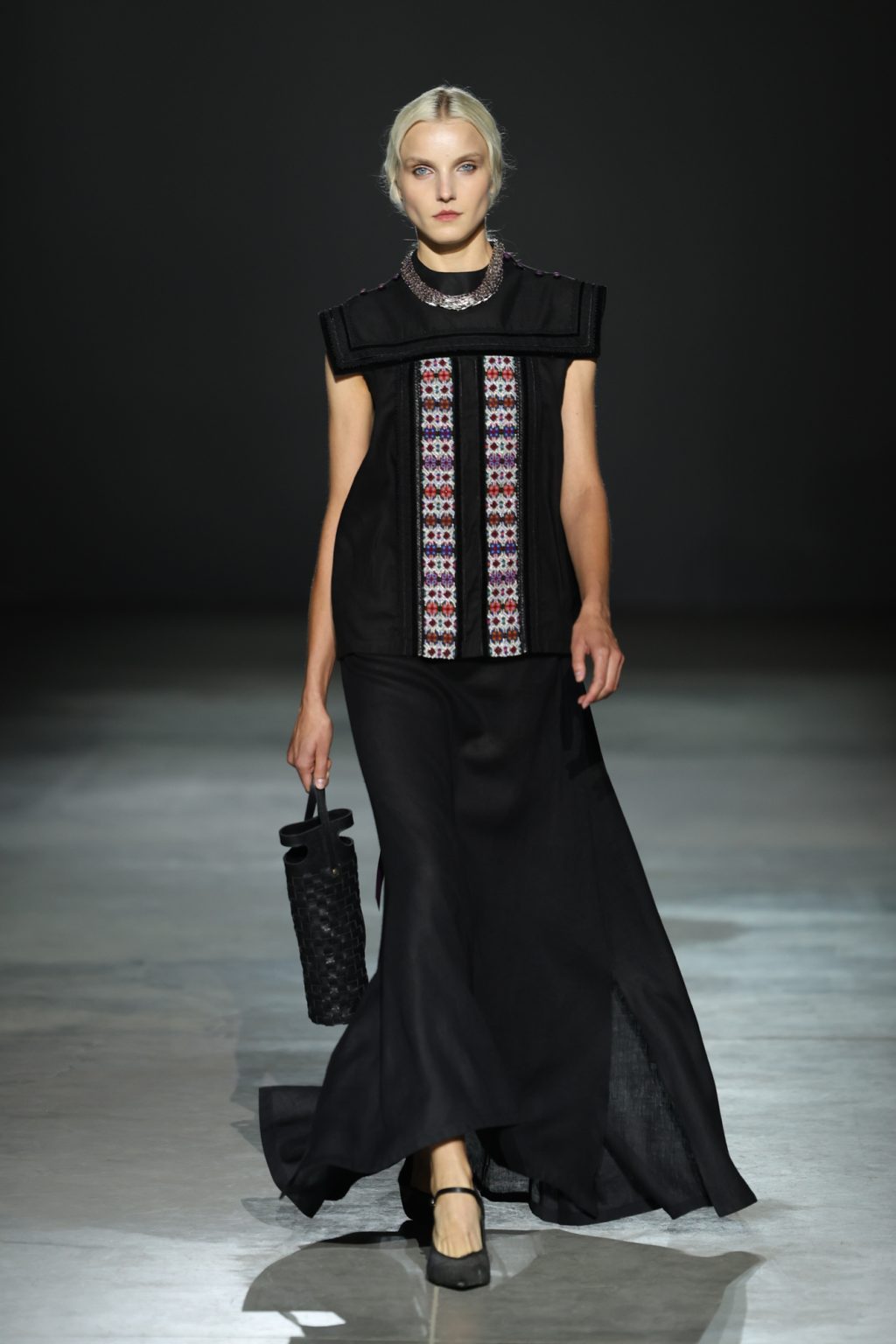 Ukrainian Fashion Week у Києві: ветерани на подіумі, показ в укритті та 50 українських брендів - фото 3