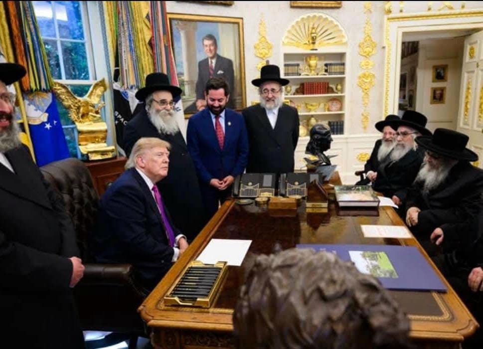 Хасиди у США обговорили з Трампом ситуацію зі старовинним кладовищем в Умані