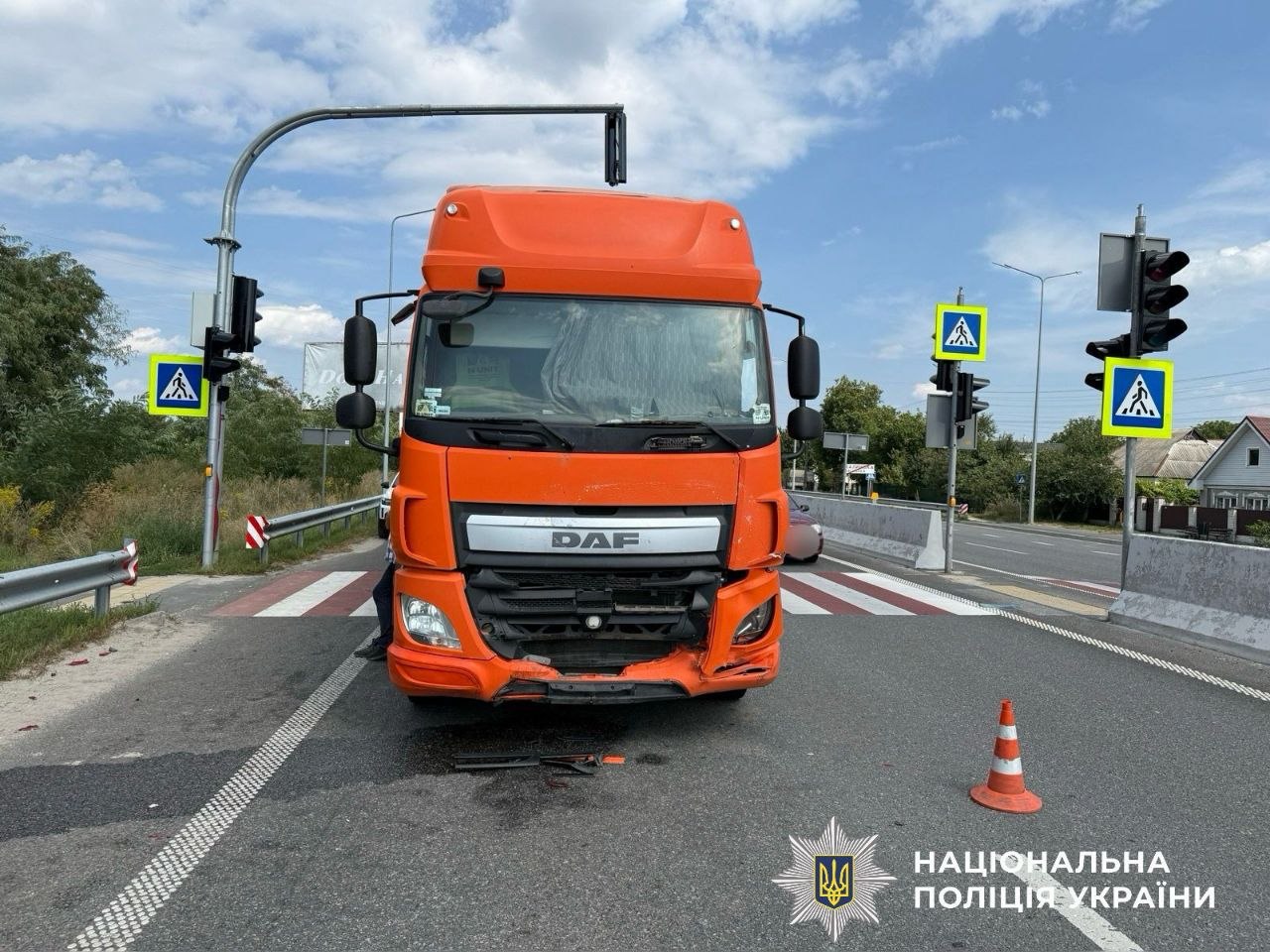 На Броварщині вантажівка зіткнулася з Renault: травмувалася 16-річна дівчина