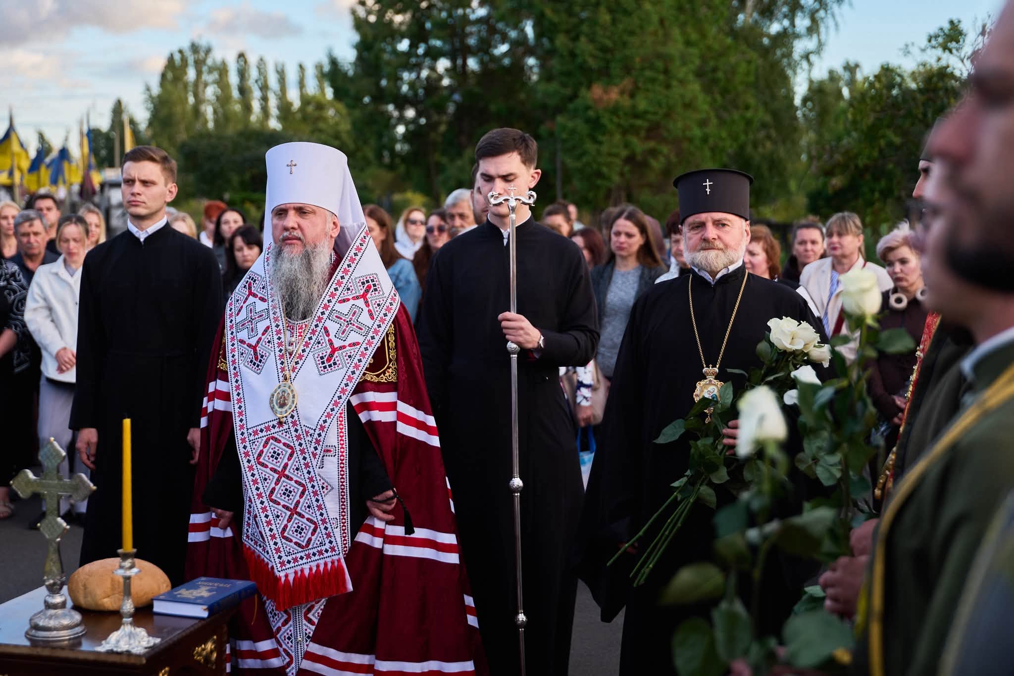 Митрополит Епіфаній у Черкасах молився на Алеї Героїв. Фото - фото 3