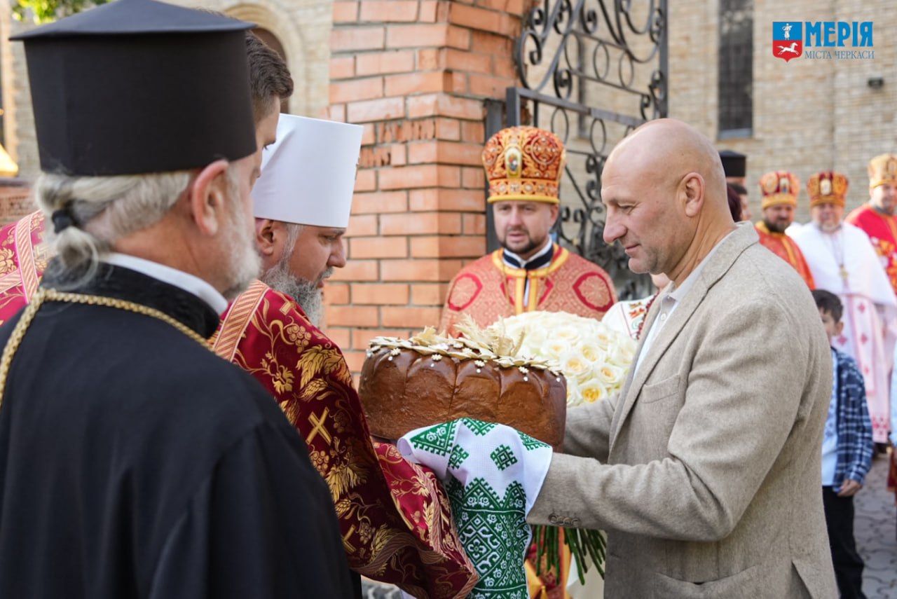 Мер Черкас отримав орден від митрополита Епіфанія