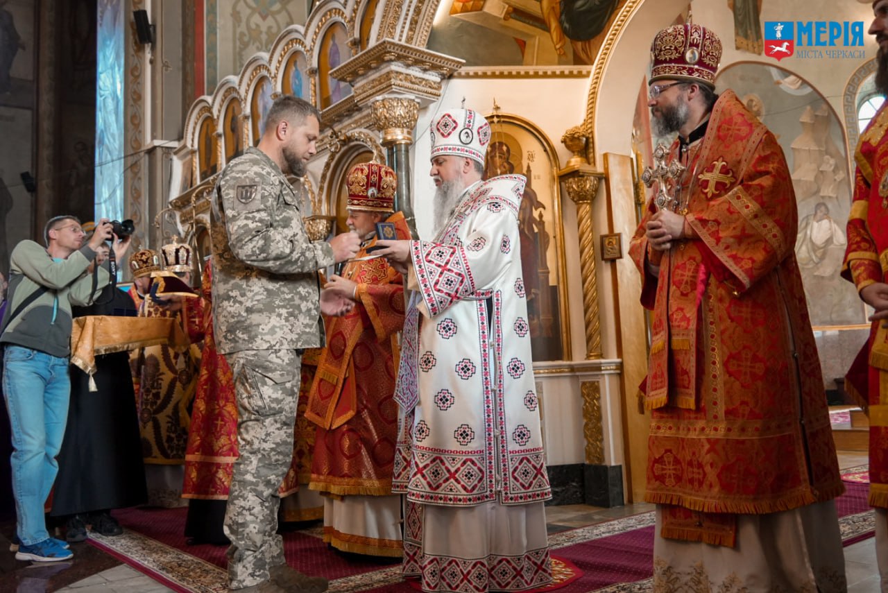 Мер Черкас отримав орден від митрополита Епіфанія - фото 4