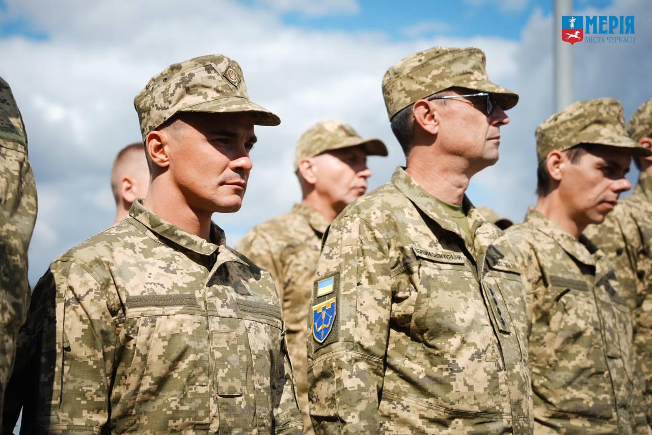 У Черкасах відкрили монумент «Крила гідності» - фото 4