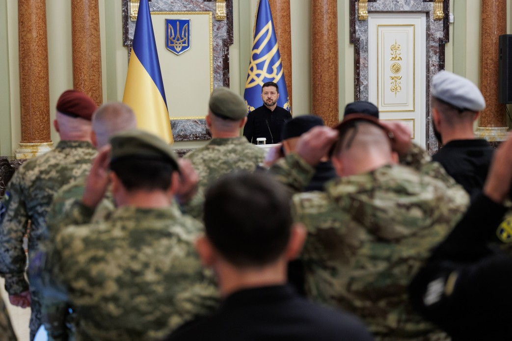 Зеленський зустрівся з українськими розвідниками та вручив їм державні нагороди - фото 2