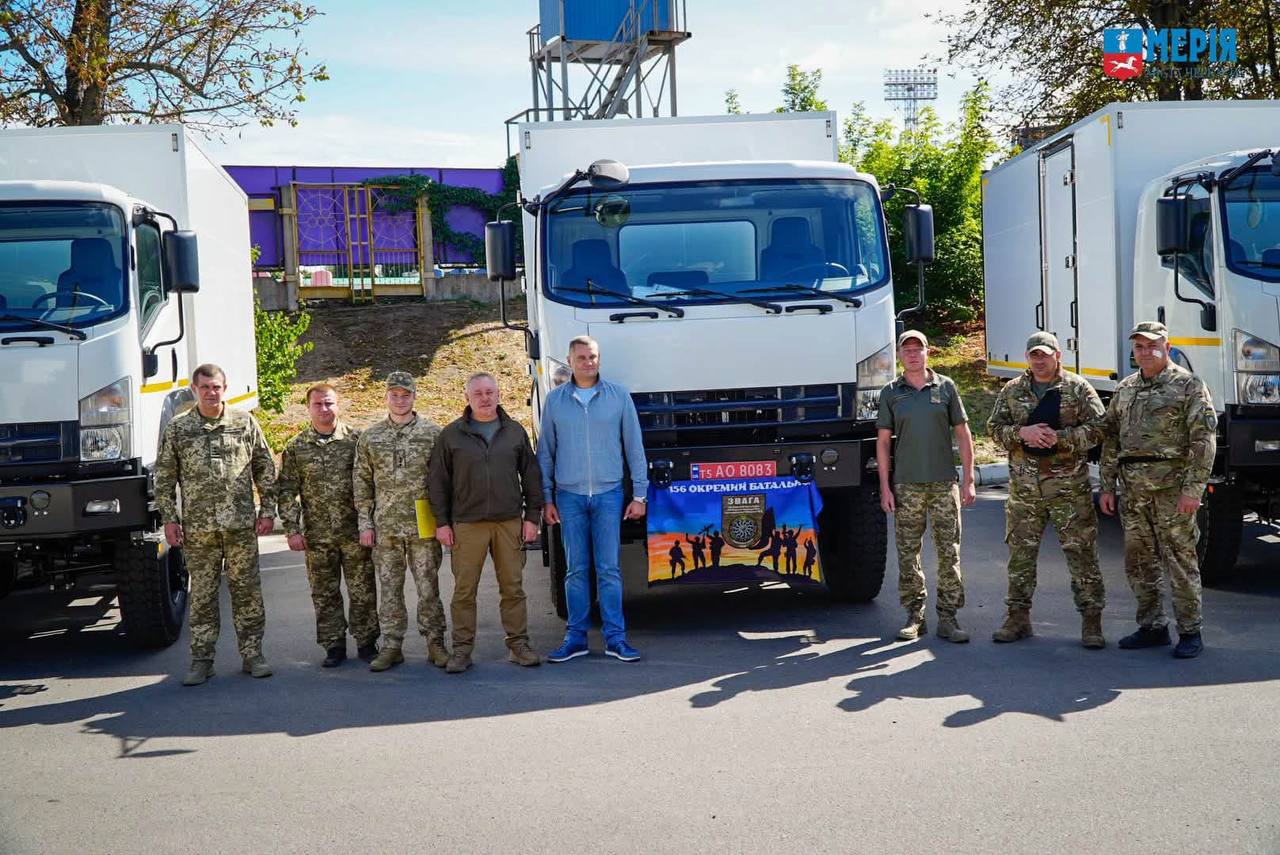 Черкаси придбали три вантажівки для військових підрозділів
