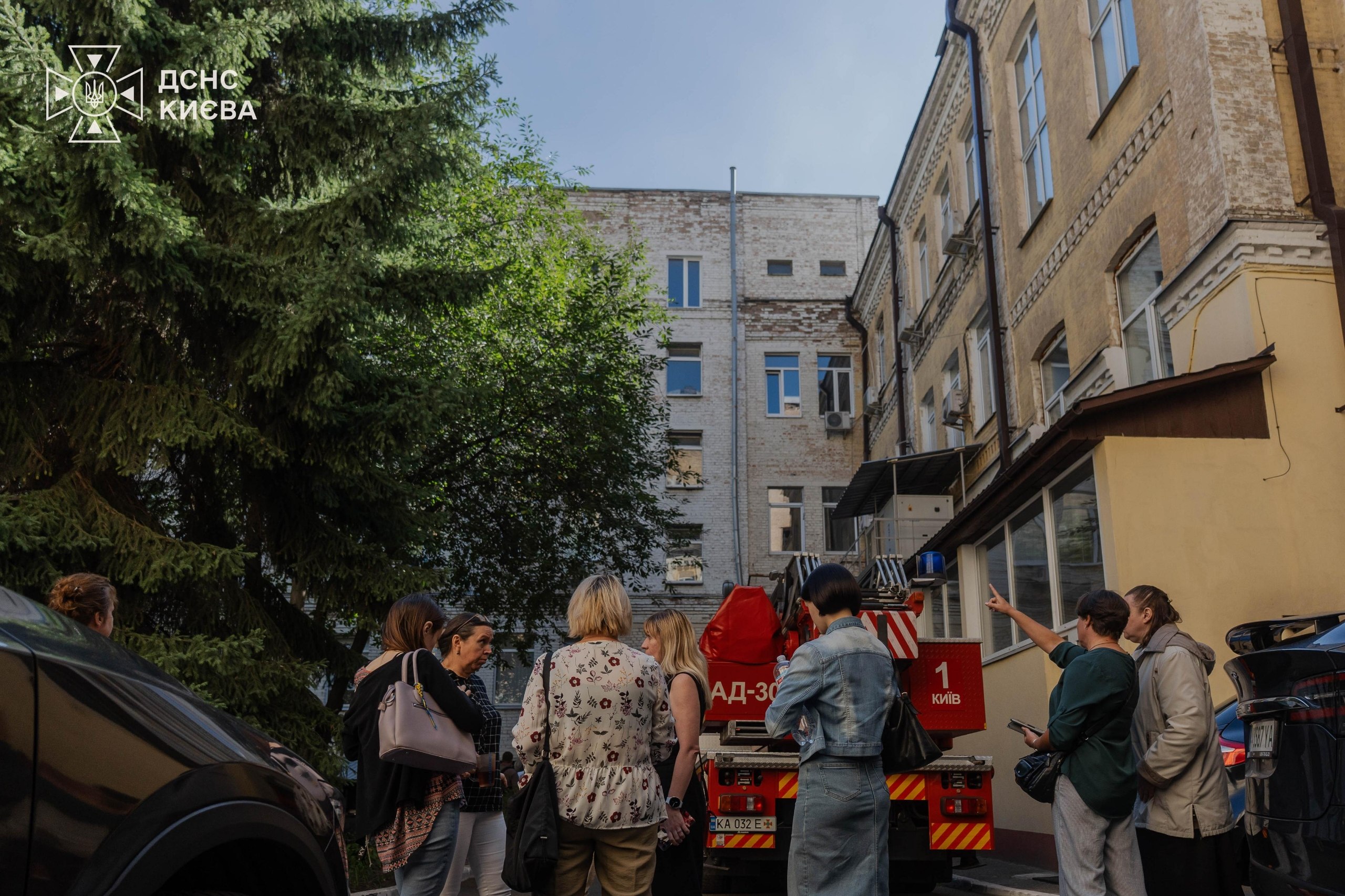 У Шевченківському районі горіла адмінбудівля - фото 2