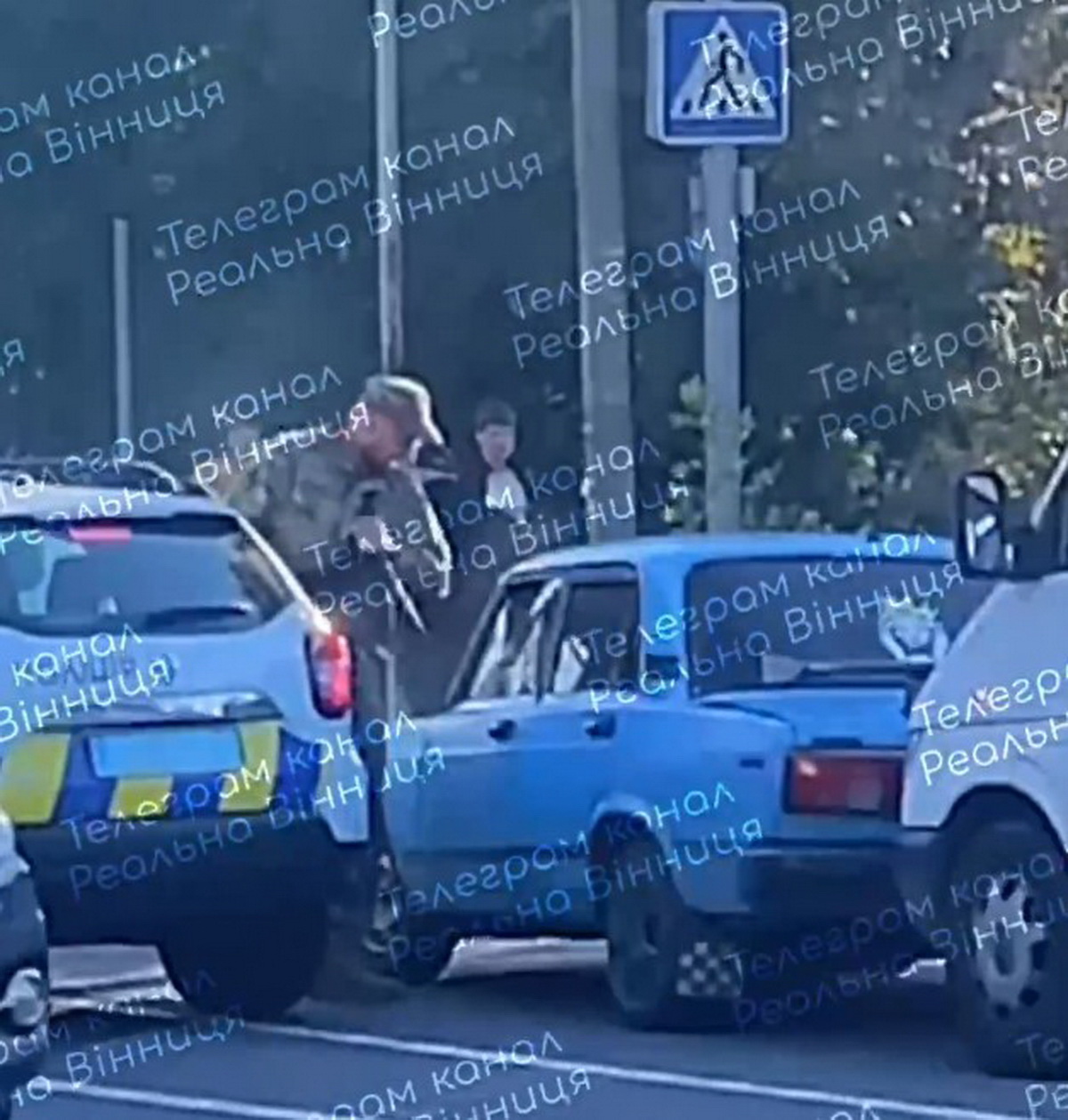 Вибили вікна, витягли з авто: у Вінниці чоловіка затримали посеред дороги - фото 3