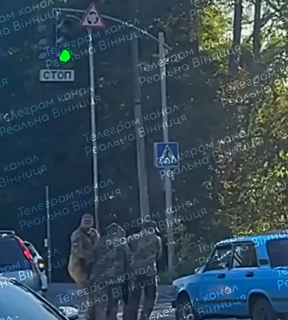 Вибили вікна, витягли з авто: у Вінниці чоловіка затримали посеред дороги - фото 4
