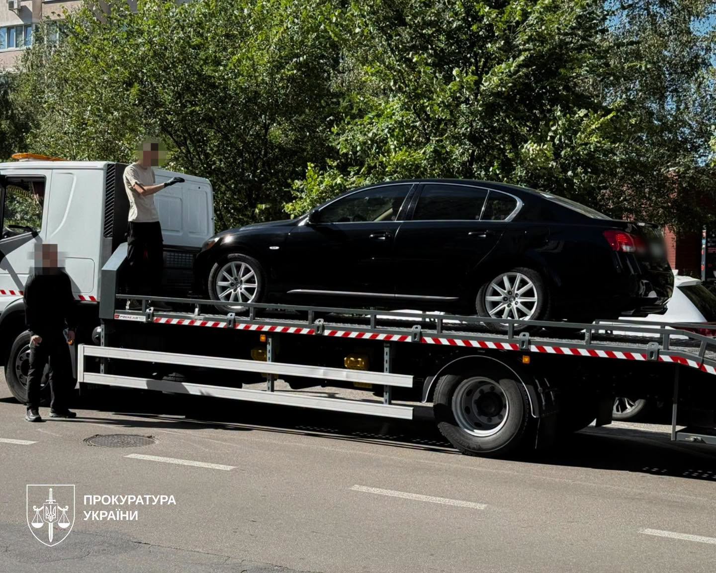 Наживалися на літніх людях: у Києві викрили шахрайську схему псевдолікарів - фото 3