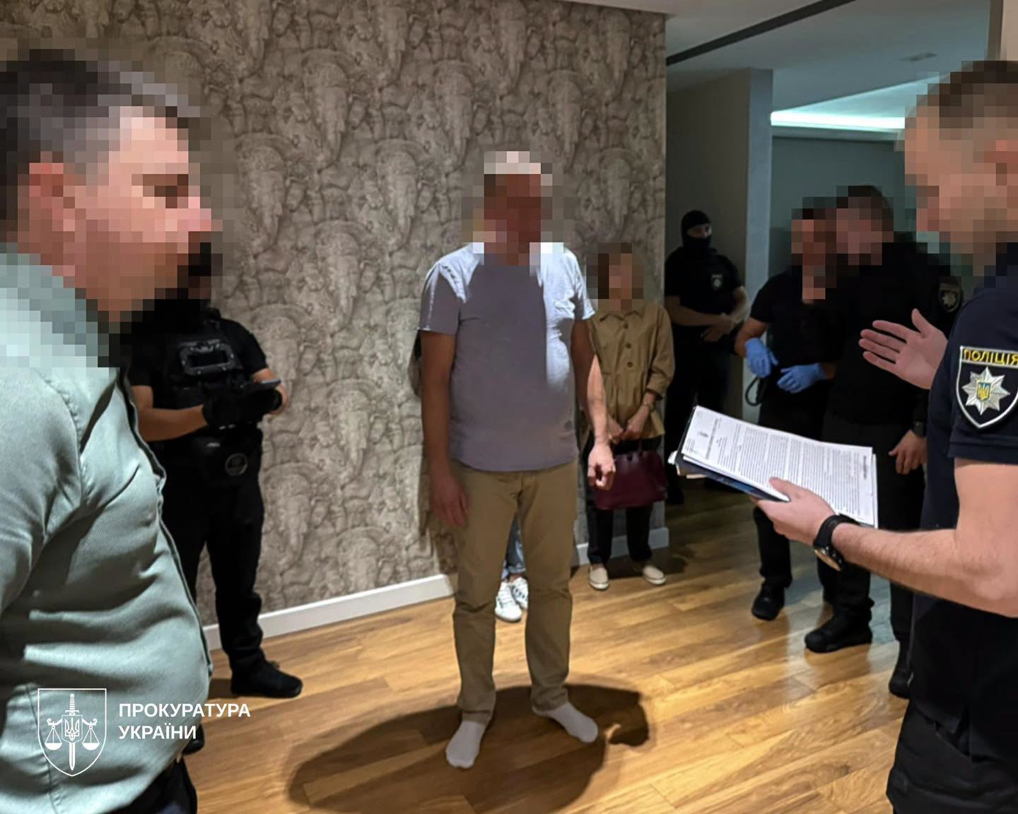 Наживалися на літніх людях: у Києві викрили шахрайську схему псевдолікарів - фото 2