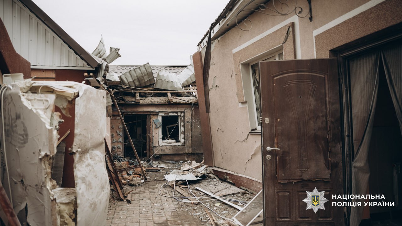 Показали наслідки падіння уламків дрона у Черкаській області. Фото - фото 2