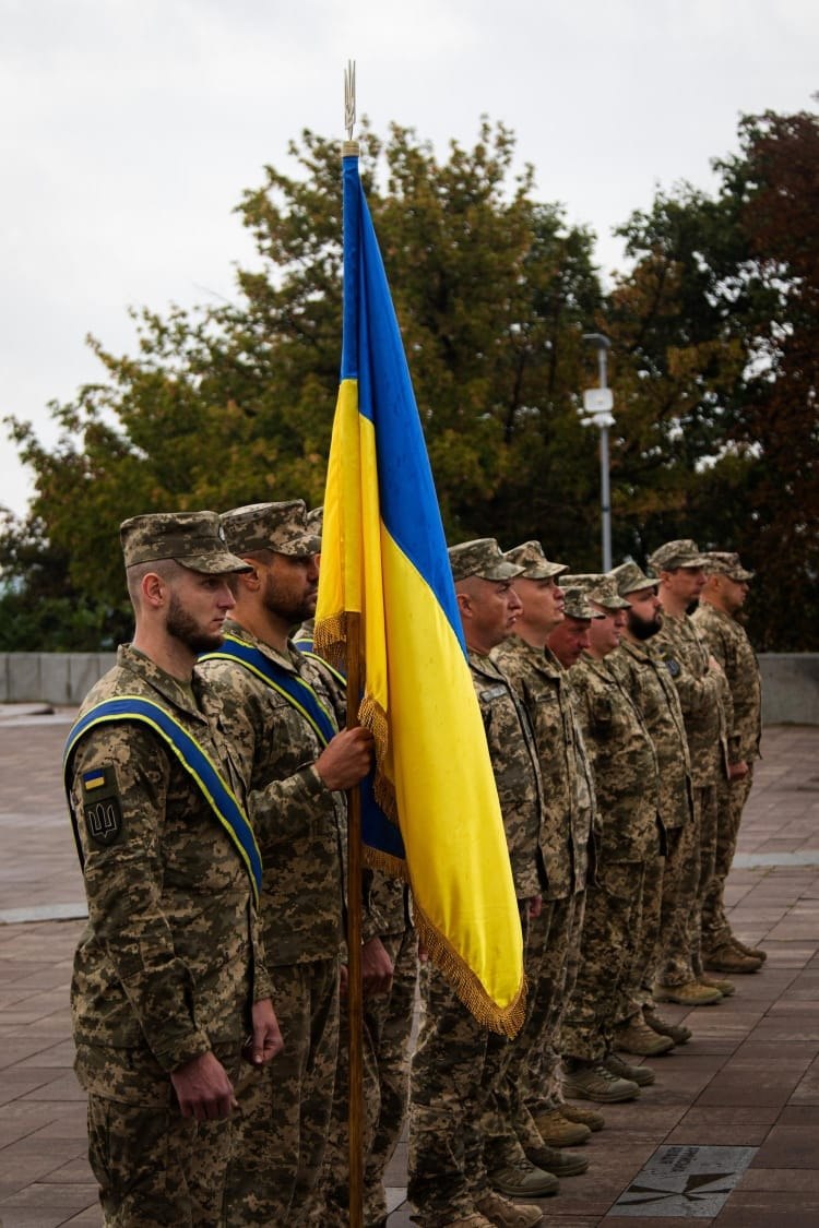 У Києві відкрили пам’ятний знак фахівцям військ радіаційного, хімічного та біологічного захисту ЗСУ - фото 3
