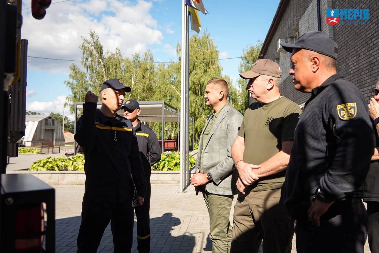 Рятувальників Черкас привітали з професійним святом і передали сертифікат на 3 млн грн - фото 3
