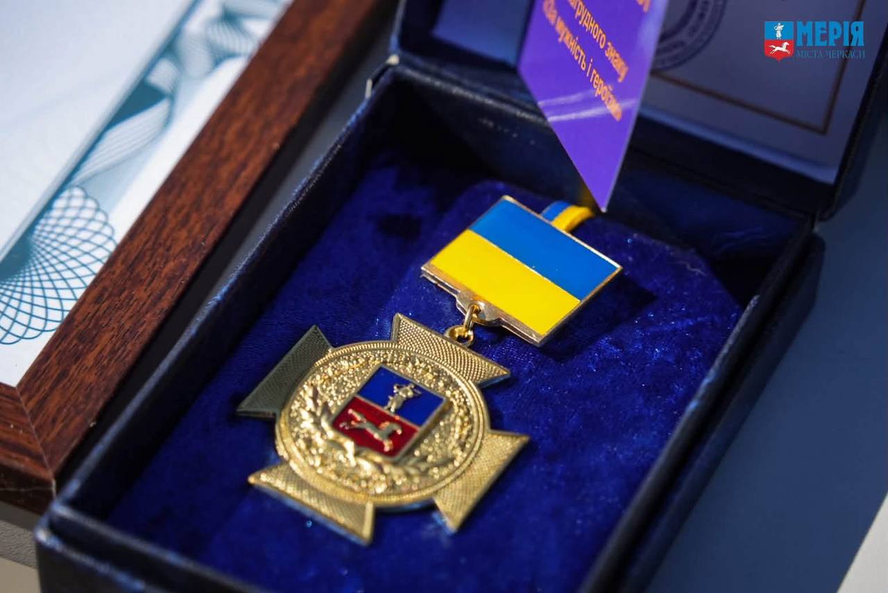 Рятувальників Черкас привітали з професійним святом і передали сертифікат на 3 млн грн - фото 5