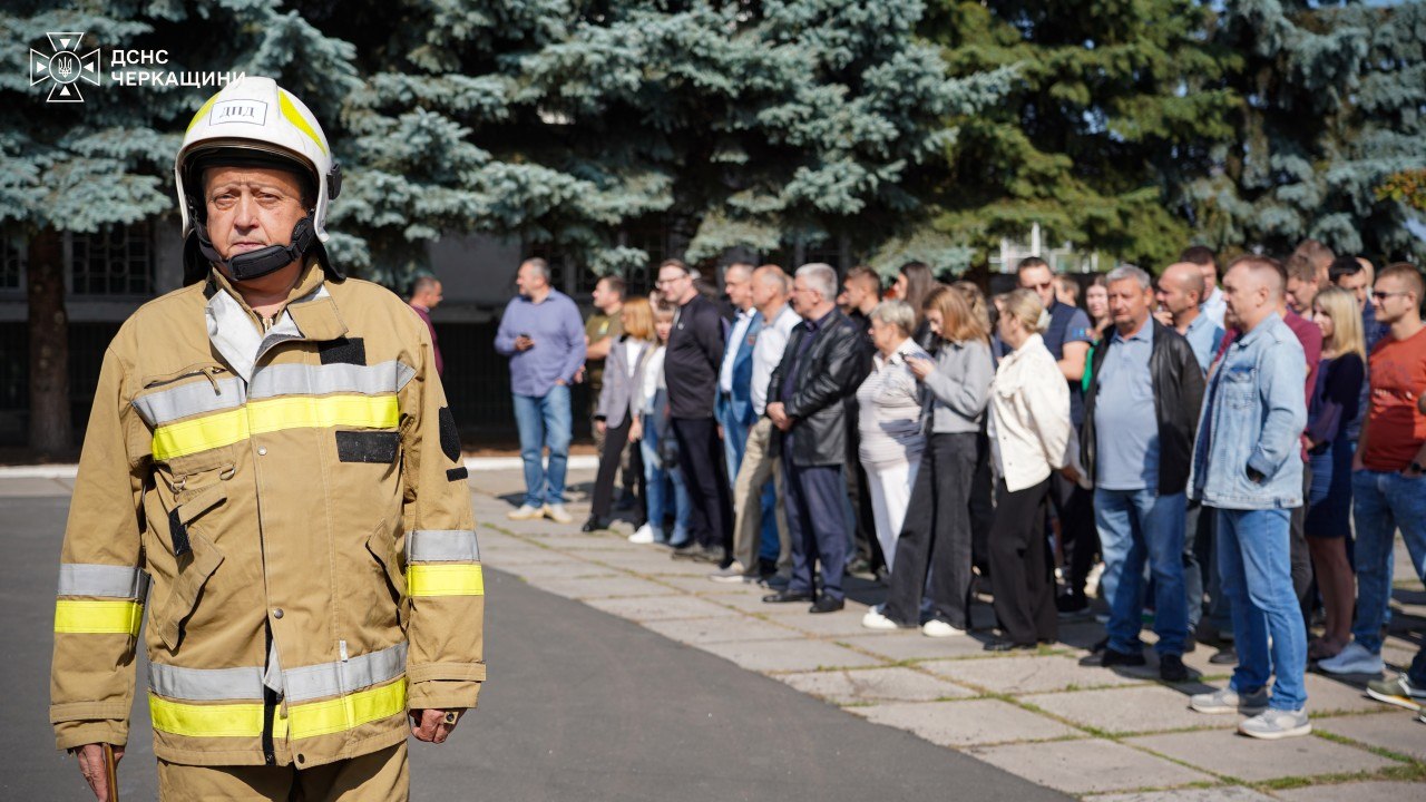 У Черкасах рятувальники провели навчання з ліквідації наслідків ворожих обстрілів - фото 3