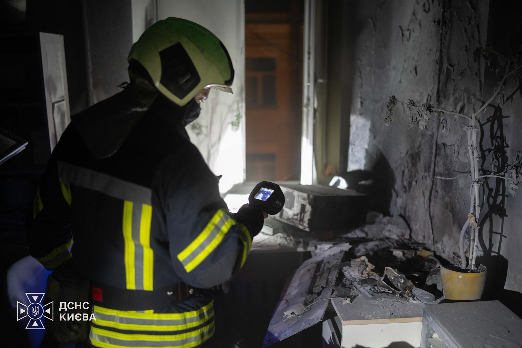Пожежа у медичному закладі Києва: рятувальники евакуювали 41 людину