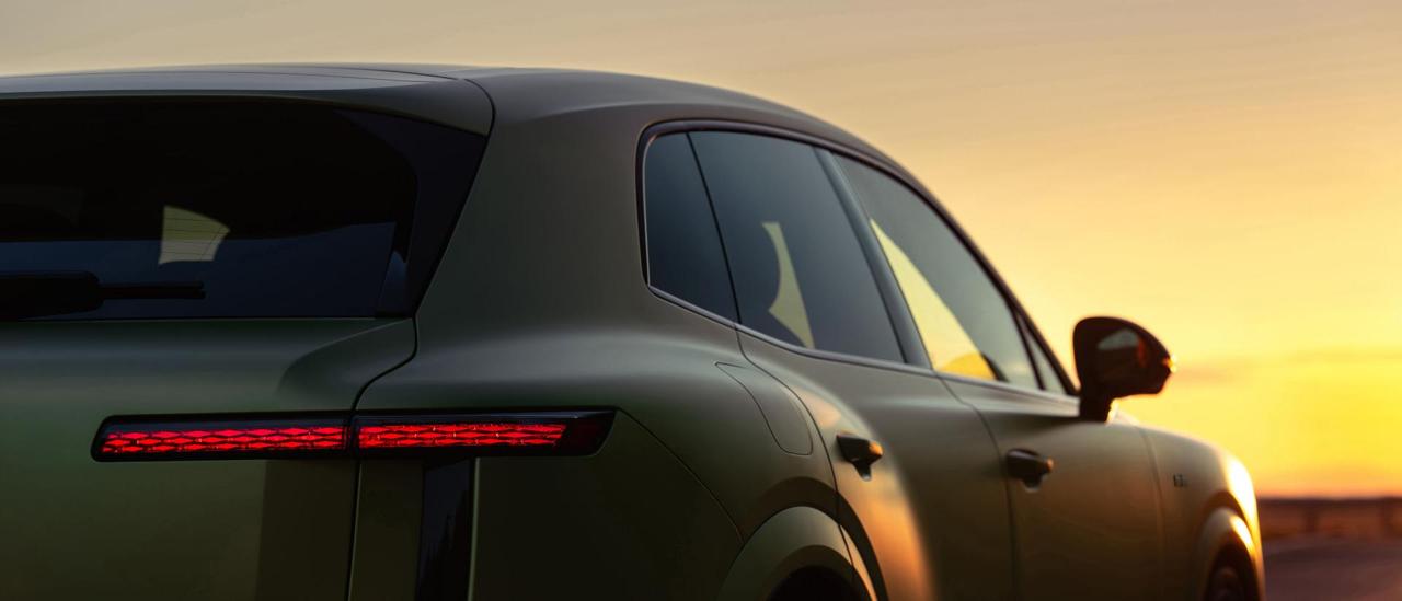 Bentley представила свій перший електромобіль