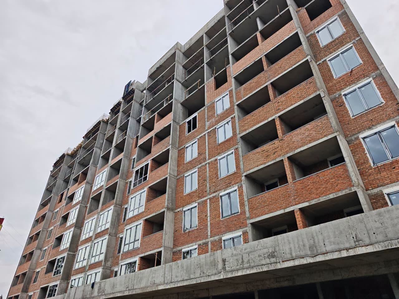 У Василькові будують нову багатоповерхівку на місці зруйнованої