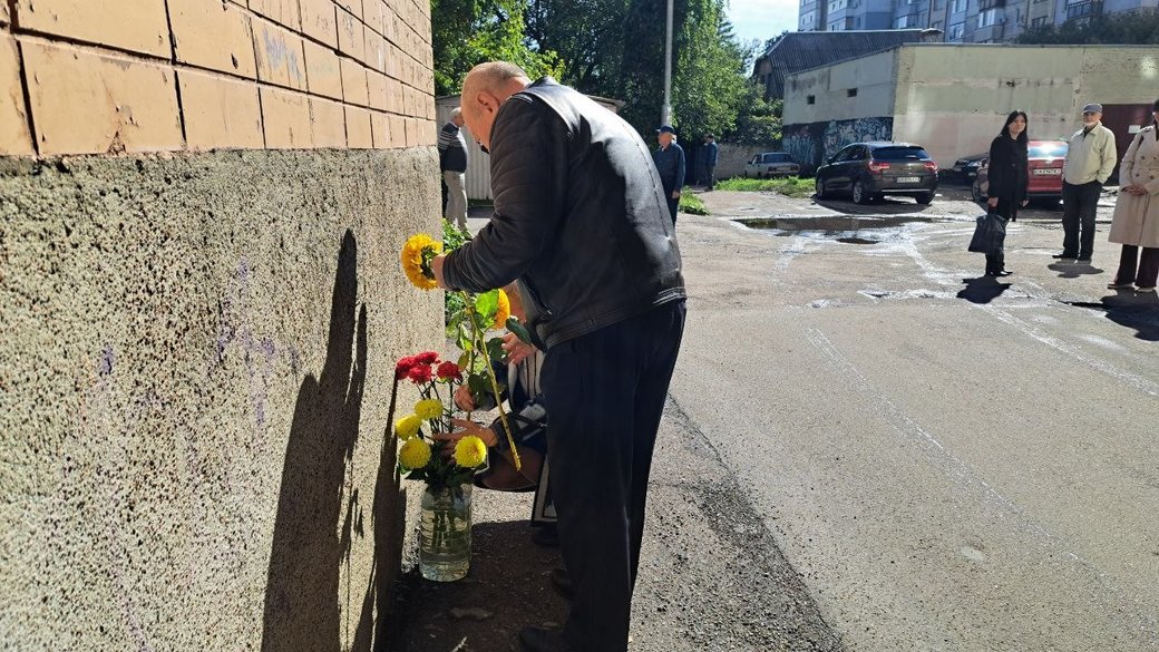 У Черкасах відкрили меморіальну дошку поету й художнику Ігорю Забудському